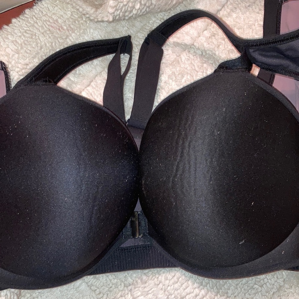 LIKE NEW VICTORIA SPORT BRA 36DD!!!